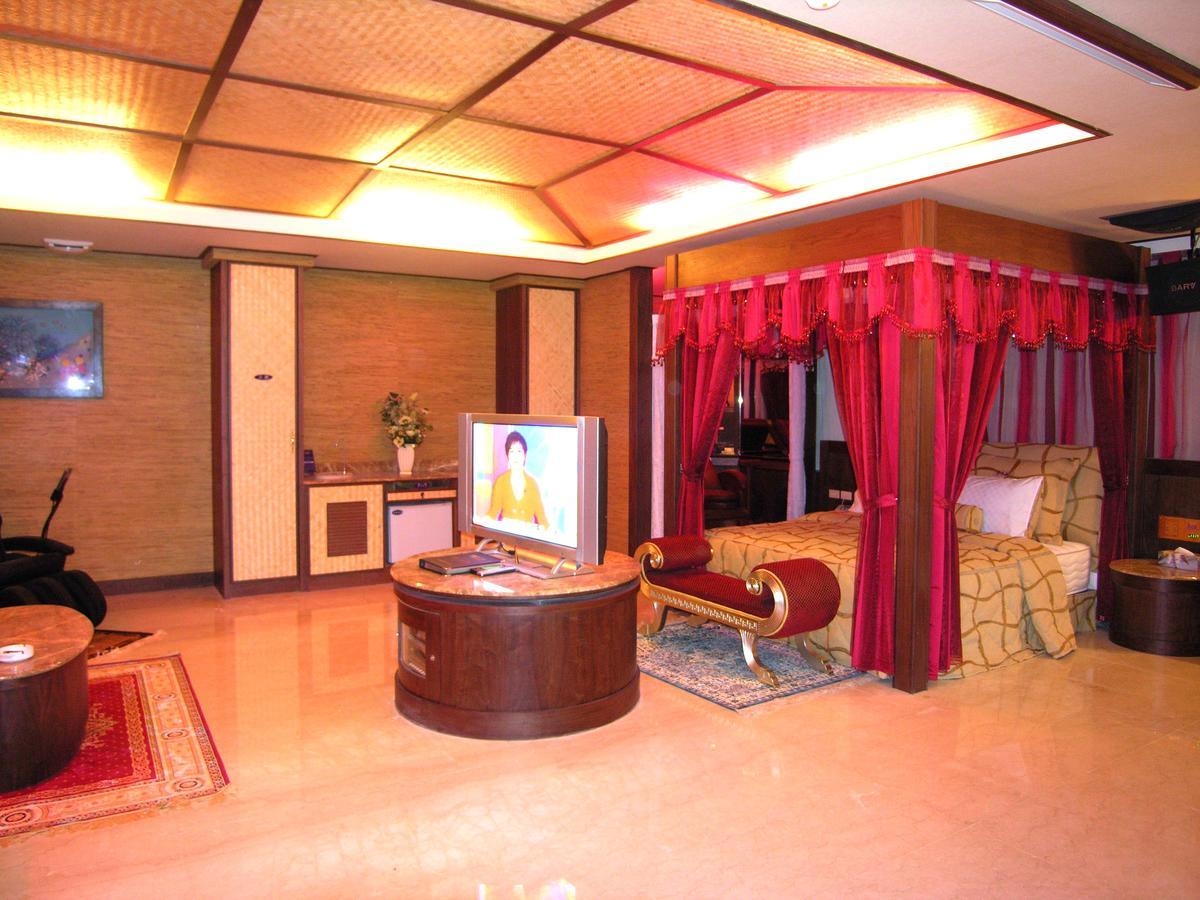 Daniel Spa Motel Pingzhen Екстериор снимка